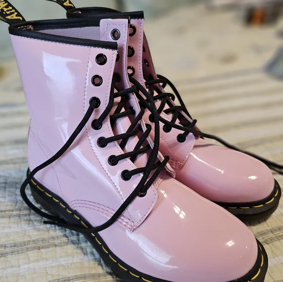 New Dr. Martens 1470 Pink Patent Lamper Lace Boots - Picture 3 of 8